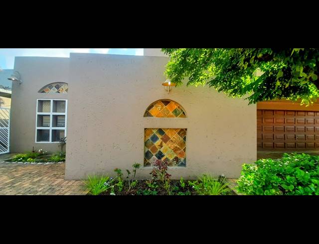 4 BEDROOM FREESTANDING FOR SALE IN GLEN MARAIS